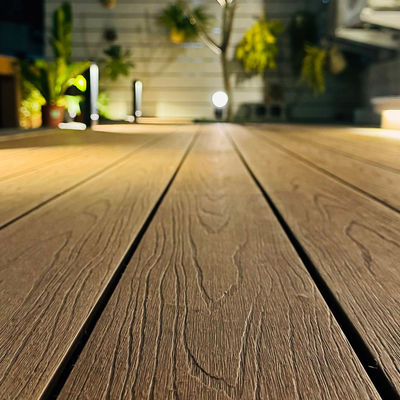 Dobra cena. kompozytowy Co-Extrusion WPC Decking Carton Packaging Wysoka estetyka w Internecie